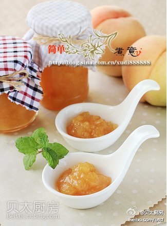 【柠檬蜜桃果酱】1 水蜜桃去皮去核后切小块.2 撒上享怡甜和盐.