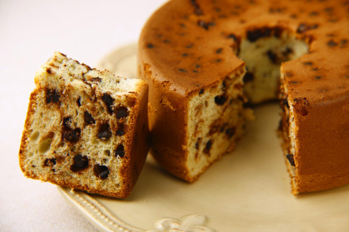 香醇,绵软,清甜的巧克力戚风 【 点击来源 查看做法】