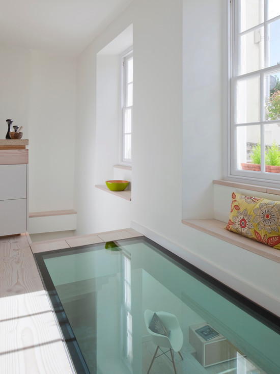 用玻璃作为地板,上下楼之间就没有这么遥远了.