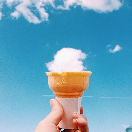 这些富有想象力的云朵图片都是由instagram上的用户创作投稿的.