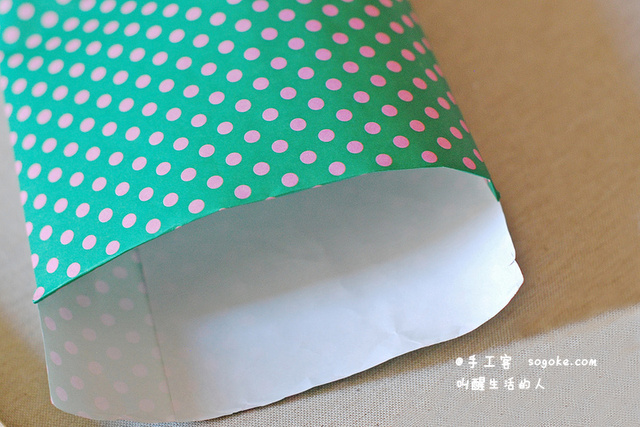 diy教程# 用包装纸折叠一个漂亮的手提纸袋,要送礼物的童靴,可以看看