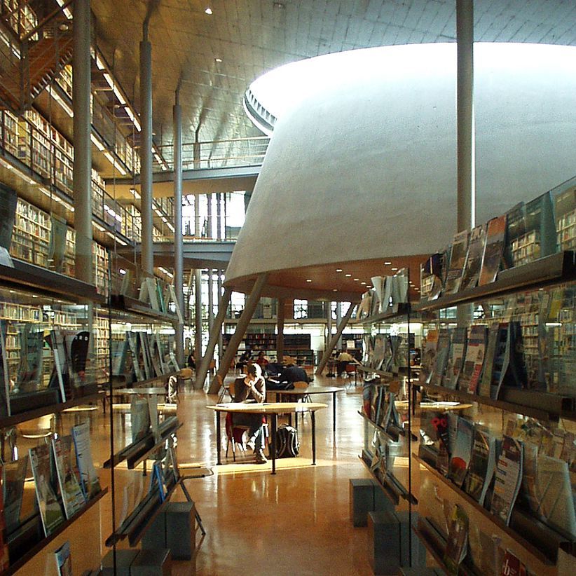 荷兰代尔夫特大学图书馆,由代尔夫特 mecanoo 建筑事务所设计