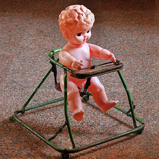 vintage老旧货,年代小童学步车和娃娃老旧货收藏品