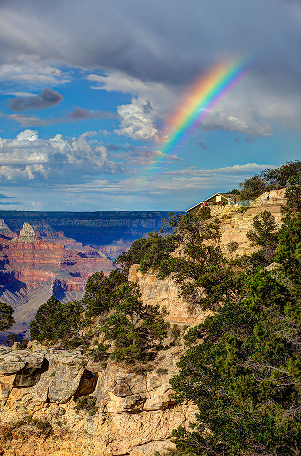 美国亚利桑那州大峡谷上空的彩虹.
