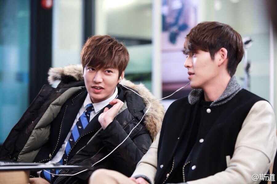 "恋爱好像是你和崔英道在谈呢.