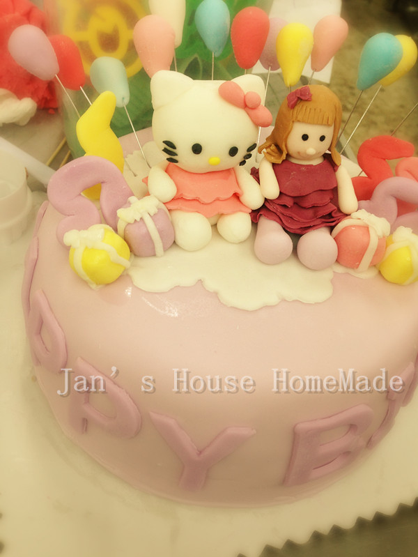 翻糖蛋糕hellokitty和小女孩生日蛋糕简屋翻糖蛋糕!