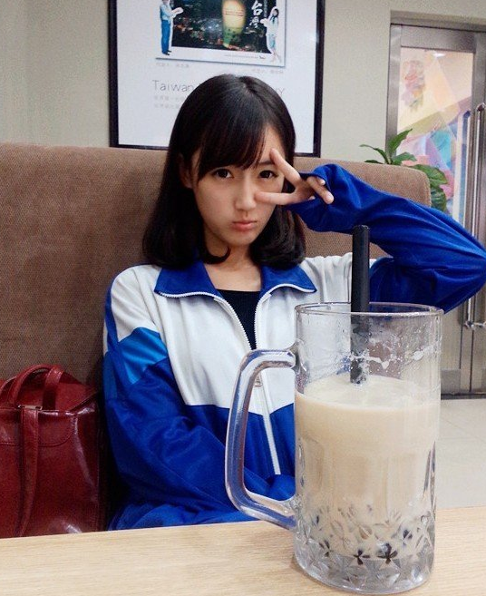 最美校服女生高晴清纯私照 完胜宋伊人_新