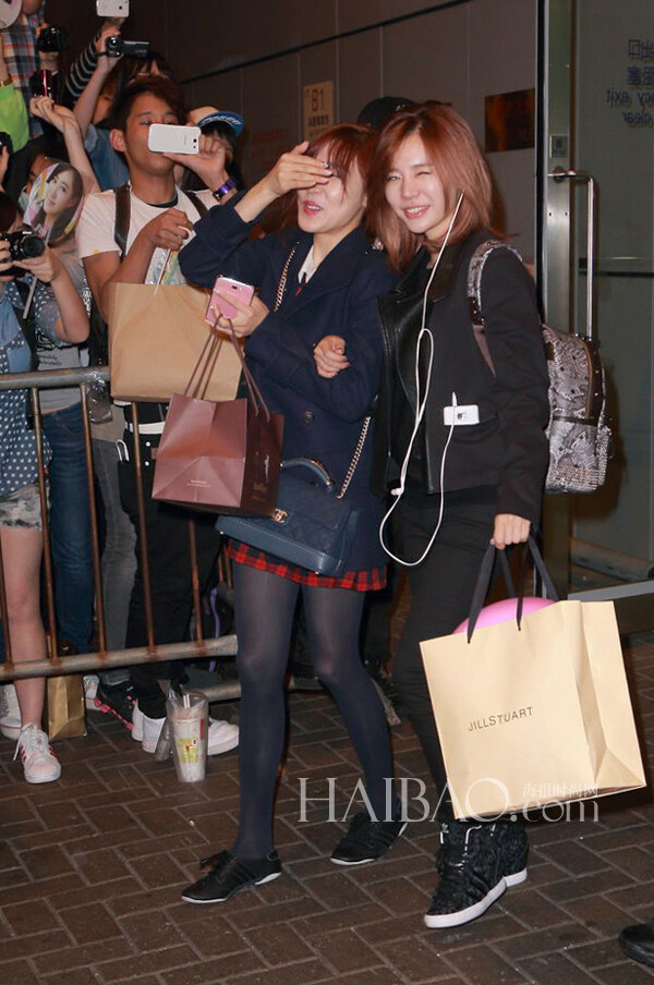 少女时代 sunny(李顺圭)tiffany(黄美英)机场时尚