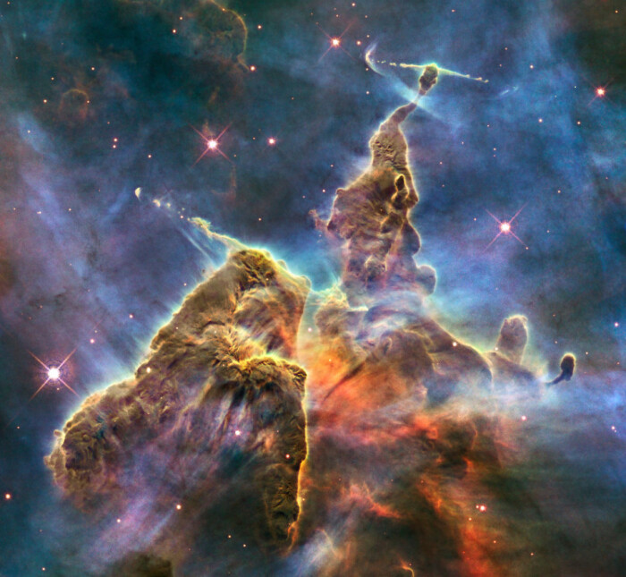 哈勃望远镜拍摄的图像,这里是规模最大的恒星孕育之所——船底座星云