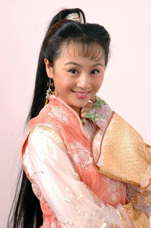 【那些古装戏里的美人】曹颖,想起来了,演的叫红绸,《九岁县太爷》.曦