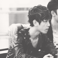 边伯贤# #exo新专大发# 白白的wink一脸血(gif×9)