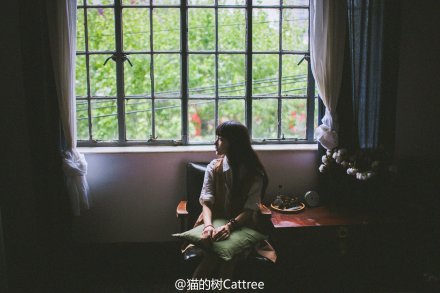 喜欢呆在家里,晒着阳光的慵懒五月,让它陪着我等着六月初夏的到来.