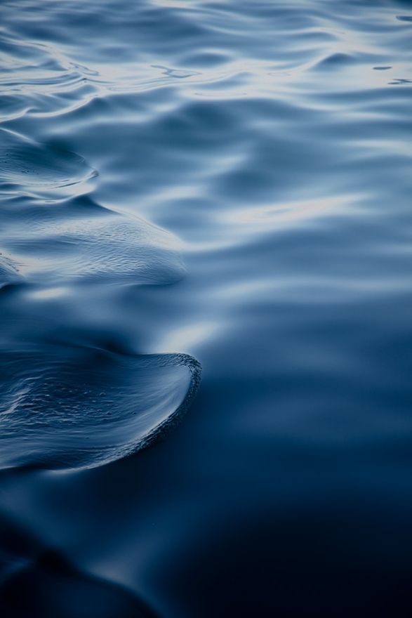 静水流深.与君共勉.