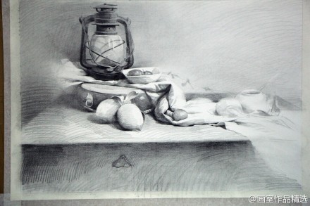 画室优秀作品投稿#素描静物作品.非常美的一张静物画.