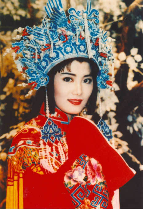 中式婚礼"凤冠霞帔 杨丽菁
