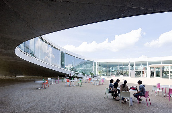 rolex learning center by sanna