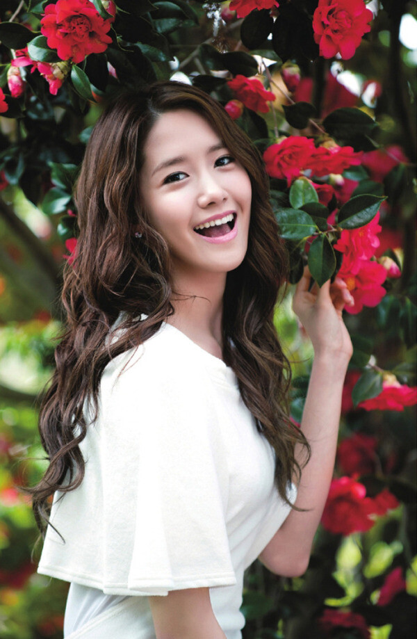 少女时代-允儿《innisfree》保养品代言画报组图