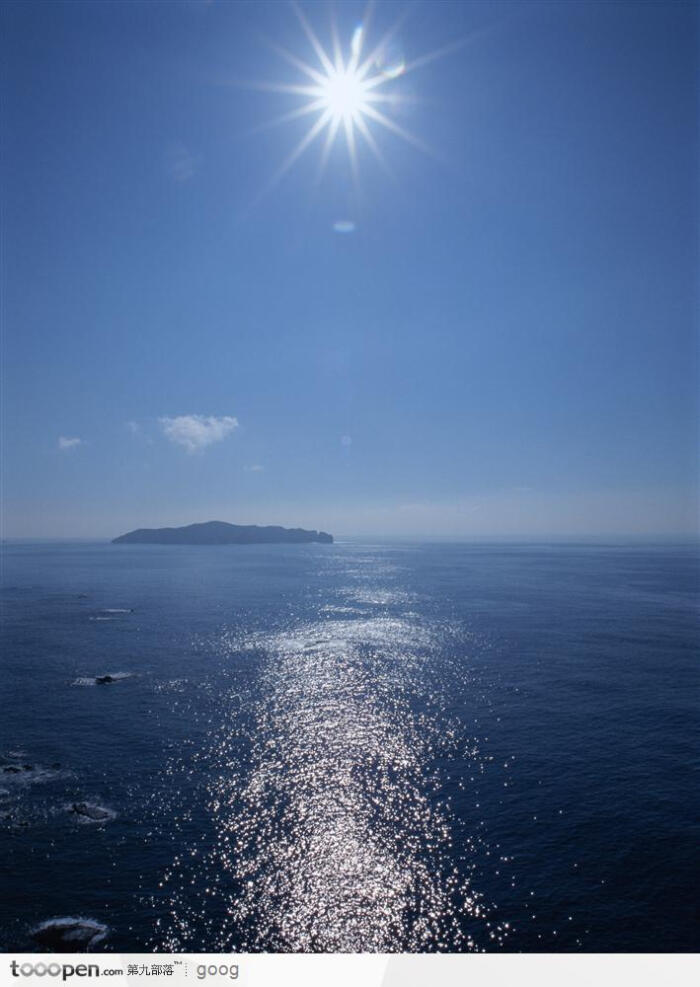 蓝色的太阳送给大海图片