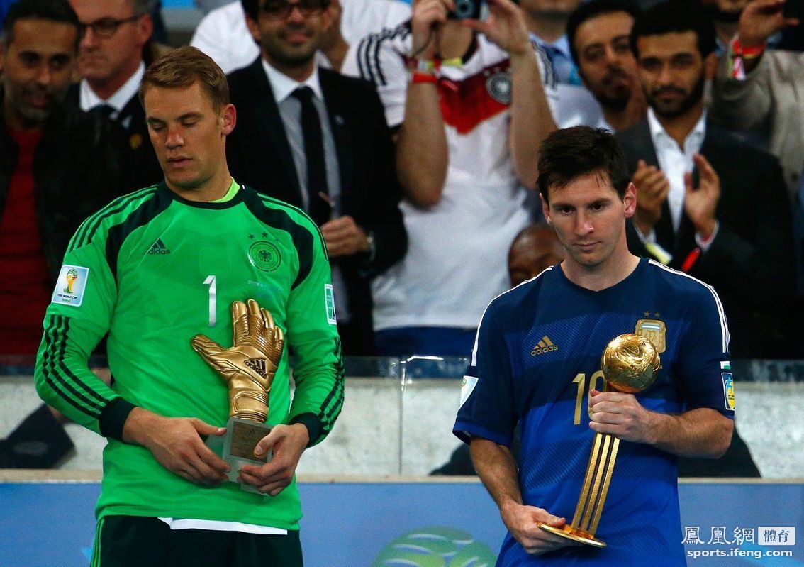 2014年巴西世界杯梅西获得金球奖.