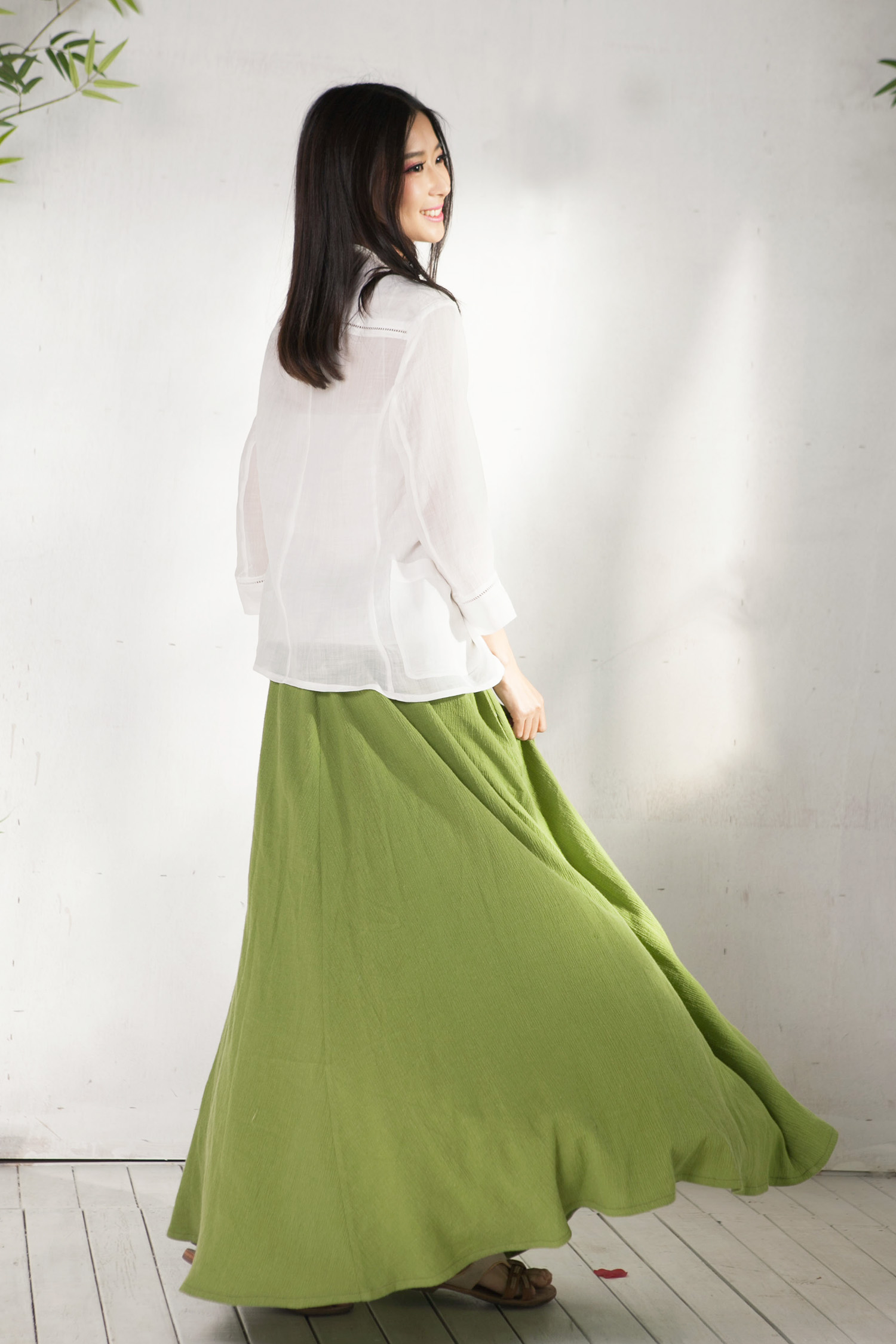 里外设计 原创绿色亚麻褶皱超长半身裙大摆裙伞裙 百搭 限量