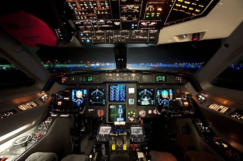 747-800客机驾驶室图片