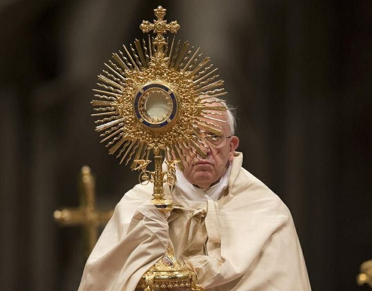 【the monstrance】在很多照片中能教皇及宗教人员手里举着的东西叫