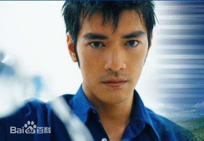 金城武(takeshi kaneshiro),姓金城,名武,中日混血,1973年10月11日