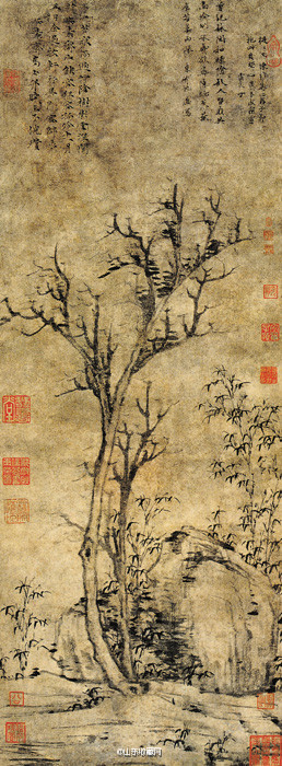元 倪瓒 作品赏析《苔痕树影图》: 画中笔法疏率,画树以鹿角法,画石以