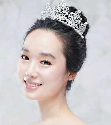 韩式丸子头发型的扎法 造就韩剧新娘