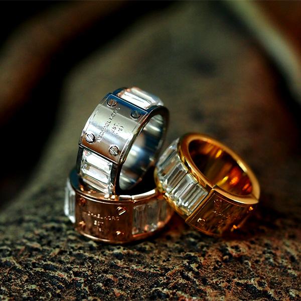 t公馆 时尚教父 高端红毯必备 高品质尖货满钻金属牌造型戒指