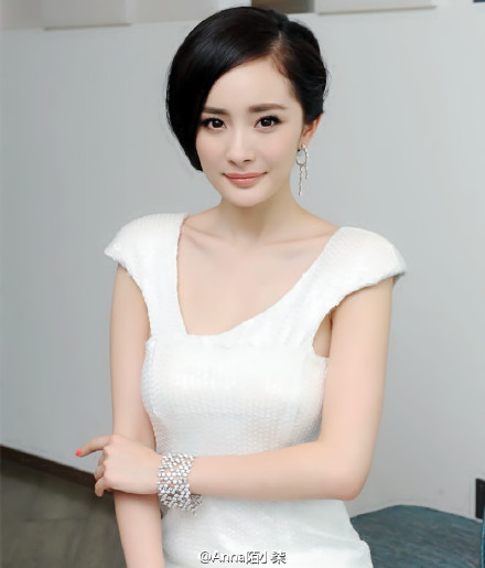 杨幂 分享一组礼服幂,美人如玉.最心水的大幂幂红毯造型之一.