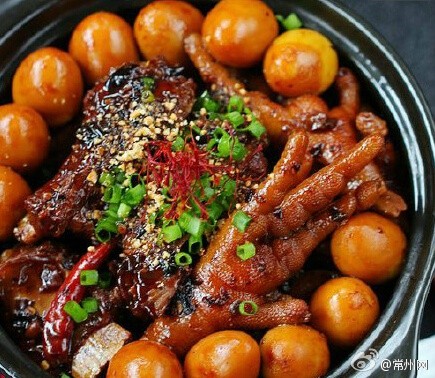 加生抽;3,加水没过鹌鹑鸡爪,下鸭肉和八角煮;3,把排骨蛋剥★24★1寒咳能吃辣椒吗图片