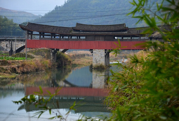 【美丽的中国】南阳桥,位于泰顺县泗溪镇玉岩村,为一墩二孔伸臂梁木平