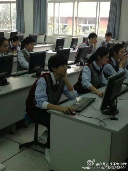 来自重庆八中计算机课第一现场. #王俊凯