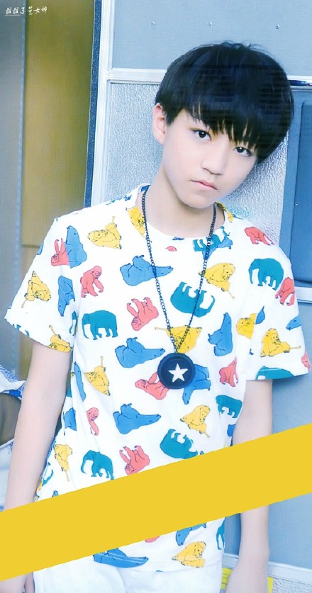 王俊凯# 青春修炼手册dvd扫图 focus 王俊凯