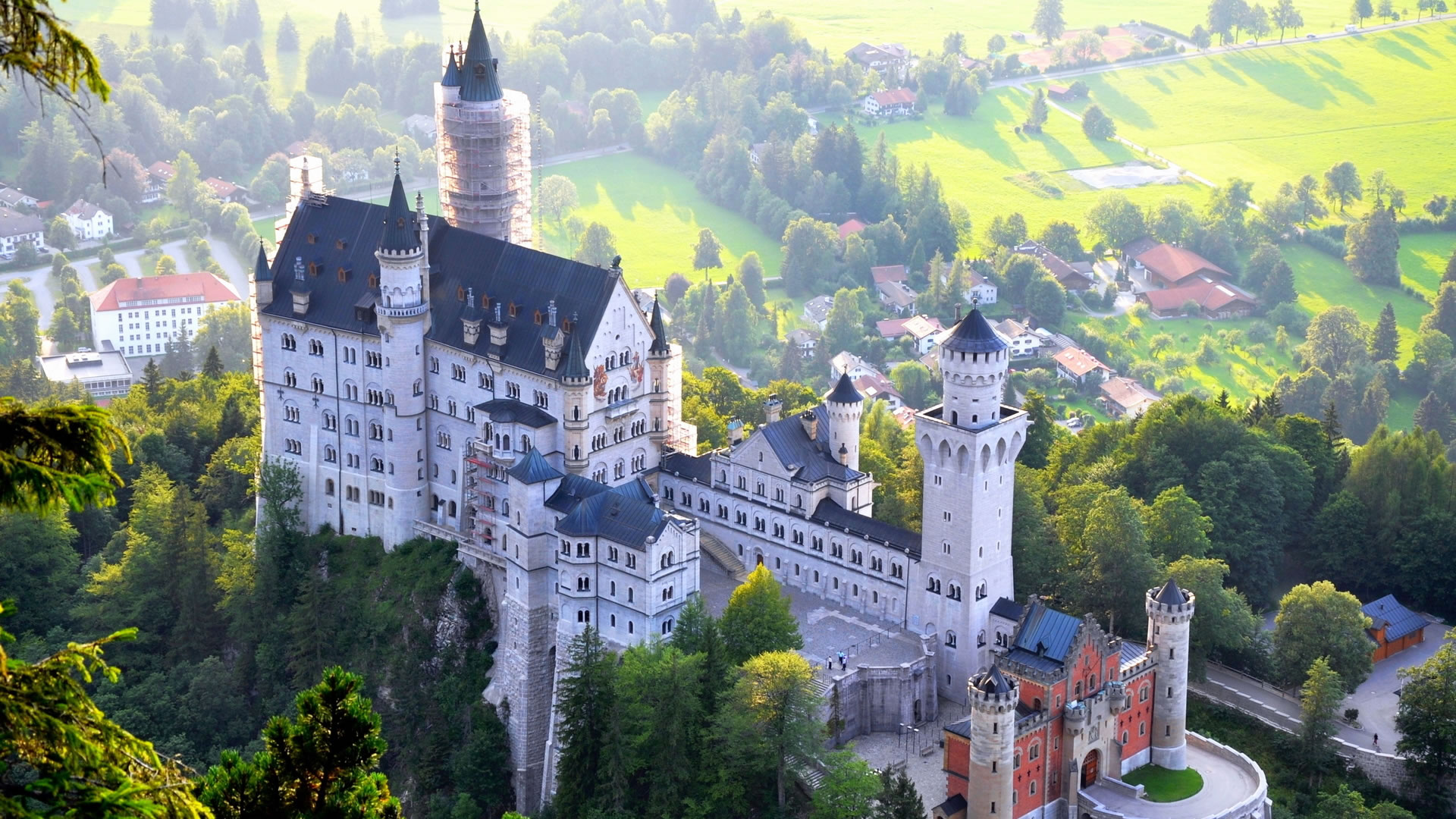 充满着浪漫和童话色彩,德国南部的两大城堡——新天鹅堡,霍亨索伦城堡