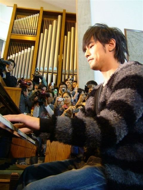 周杰伦# 2006获颁淡江中学荣誉主任 一