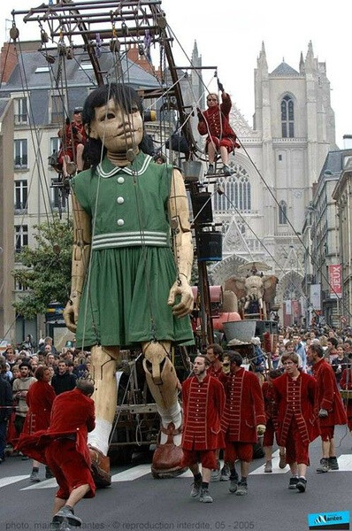 法国国宝级大型木偶剧团 royal de luxe,成立于1979年,总部设在法国