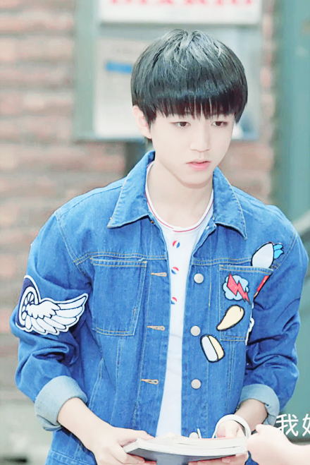 王俊凯# #tfboys王俊凯# 宠爱mv自截修图9p* 荔枝味,葡萄味,蓝菸抖