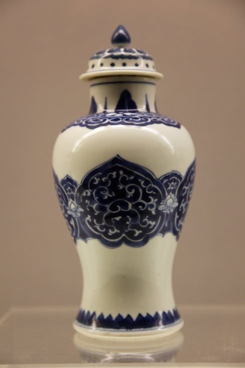 景德镇窑青花如意花卉纹盖瓶 清康熙 1622-1722)最近去上海博物馆看"