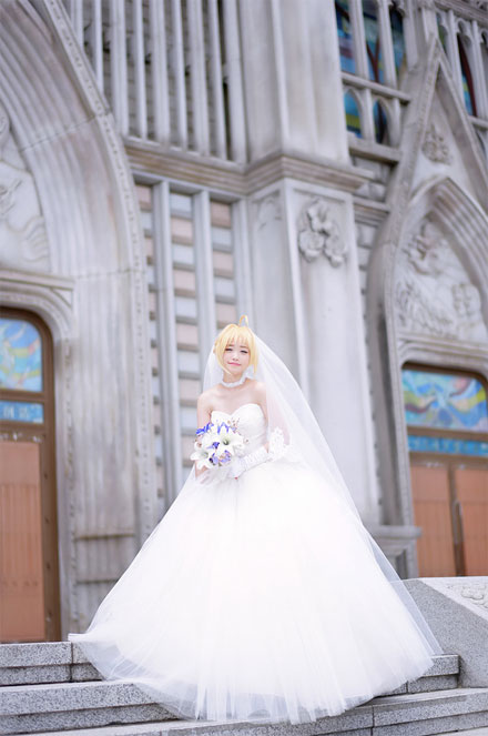 saber是日本动漫《fate stay night》中的女主角,是位拥有着一袭齐肩