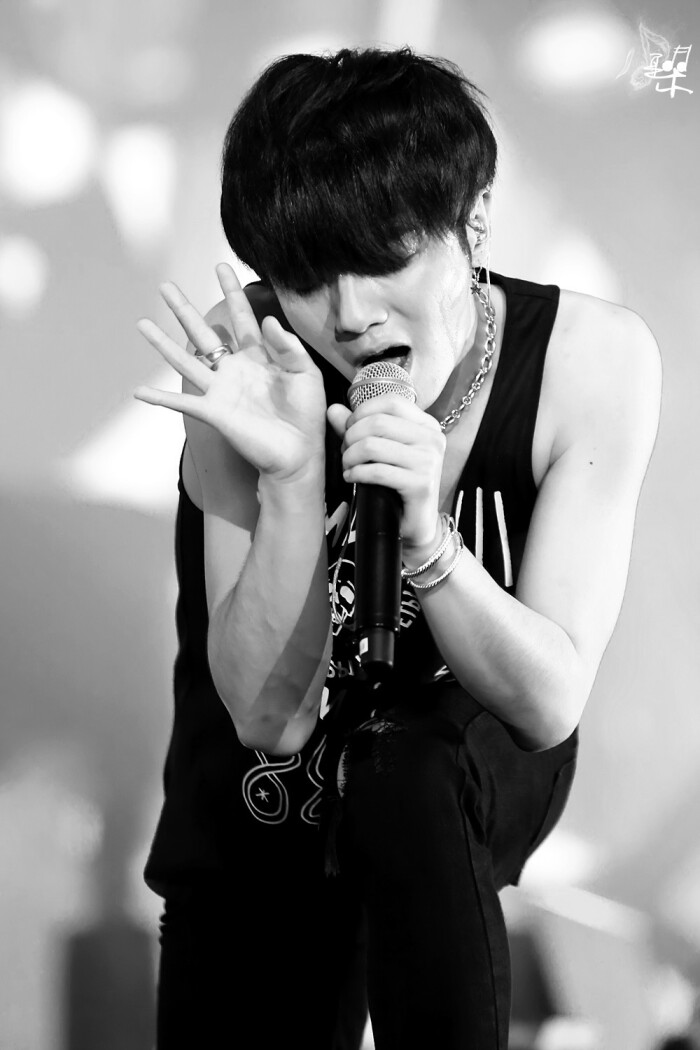 火星撞到上海滩# @华晨宇yu 上海火星演唱会 和我一样最喜欢小背心的