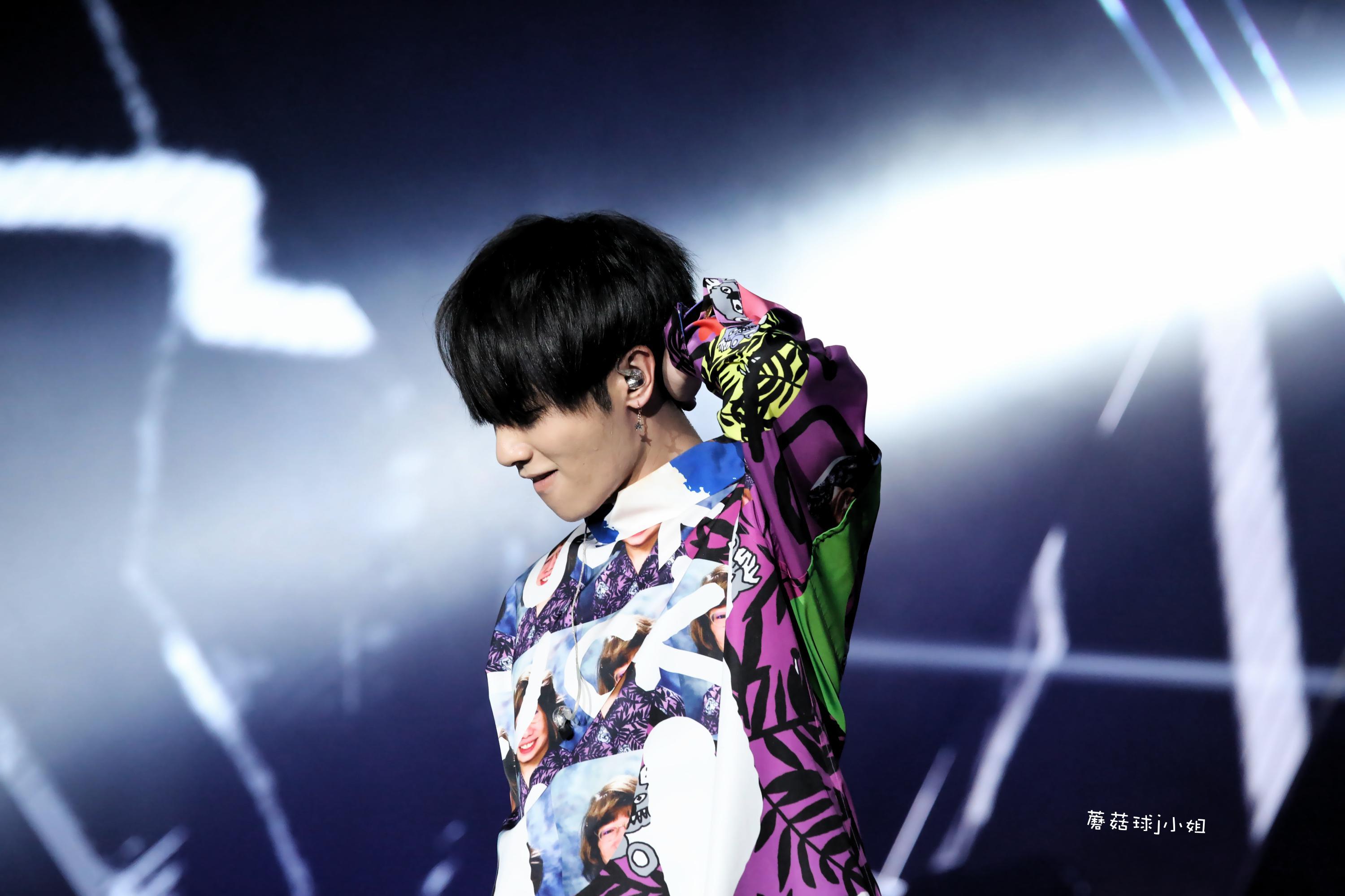 2015#华晨宇# 火星演唱会高清9p @华晨宇yu 一直到达灵魂深处让你崇拜