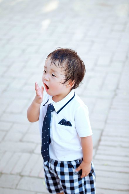 爸爸去哪儿#高清无水印之mini轩#邹明皓# 小宝贝皓皓简直萌翻全场!