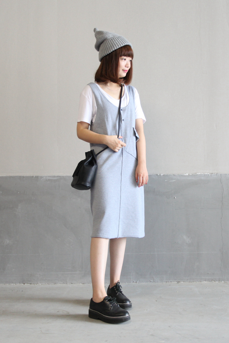 针织背心裙,浅灰色很百搭哦