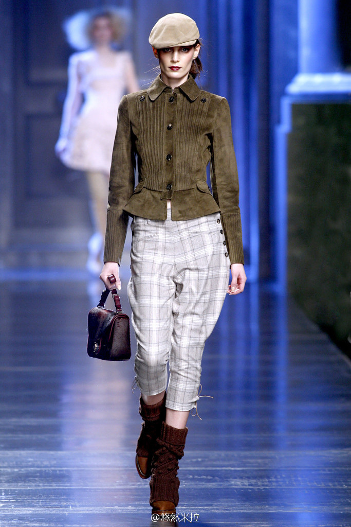 christian dior皮衣,christiandior衣服 christian dior fall 2010 # 超模 karlie kloss开秀.