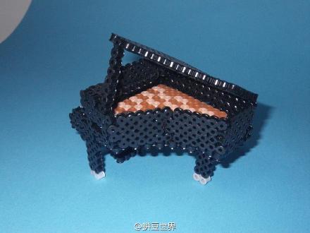 拼豆# #拼豆图纸# #拼拼豆豆# 复杂版的立体钢琴 o网页链接