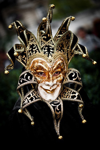 【venetian joker mask】威尼斯狂欢节上常见的集中小丑面具是有细微