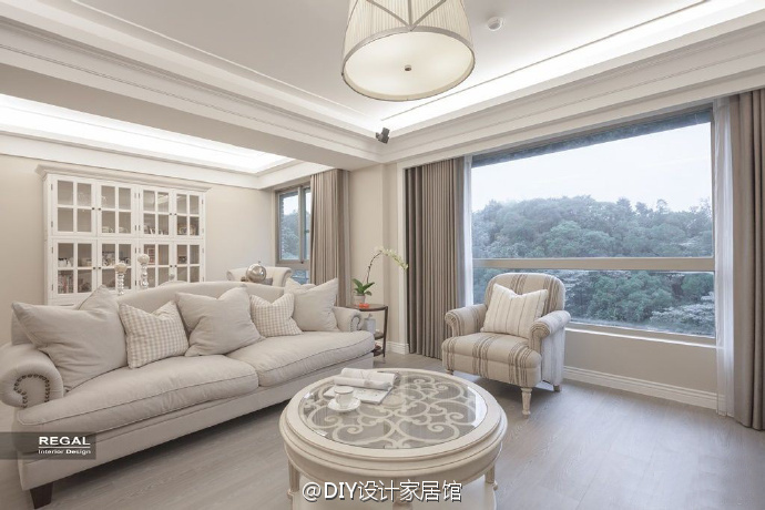 【美式古典风格3居室】白色系作为调色空间,搭配木色地板及浅色家具