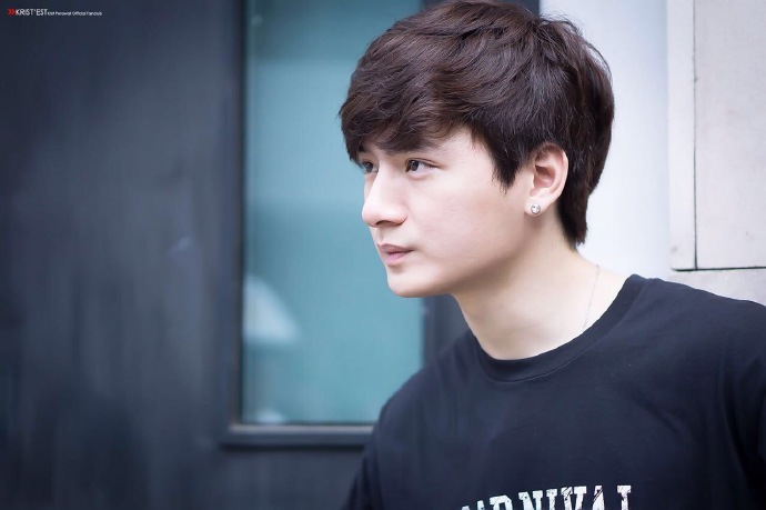 kristperawat# krist 和 singto两人拍摄了杂志《attitude》,11月10